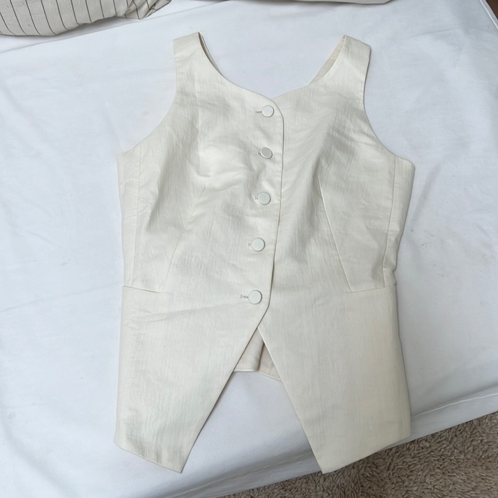 Attersee Sculpted Vest in Ivory, Size 8